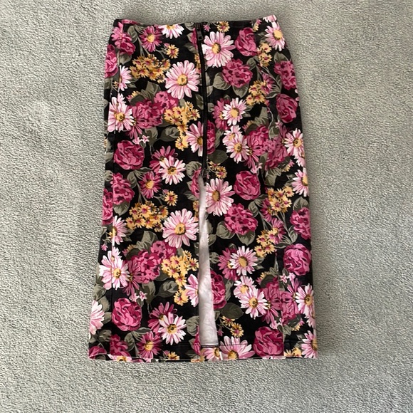 Reformation pink floral zip front pencil skirt - Picture 2 of 9